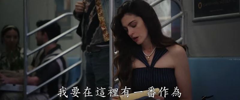 《穿著Prada的惡魔2》10堂職場生死課震撼曝光。有看了4次的影迷說：當紙媒沒落、短影音崛起、AI取代工作後，體悟到：真正無法被取代的是專業、人情、溫度與靈魂。（圖／翻攝自《穿著Prada的惡魔2》預告）