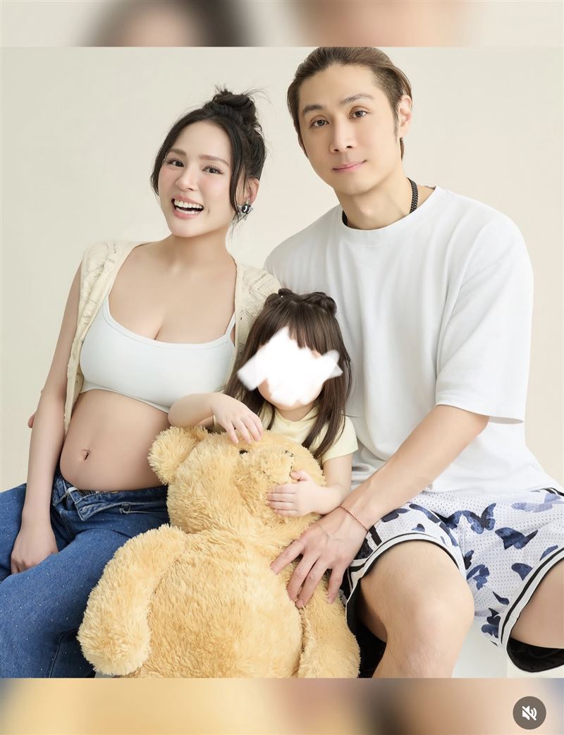 熊熊（左）升格為二寶媽。（圖／翻攝自IG）
