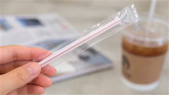 1歲童誤吸「吸管套」　雙肺堵死變植物人