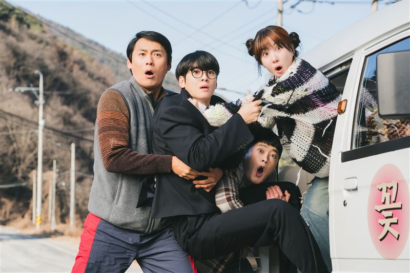 《超能路人甲》劇照。（圖／Netflix提供）