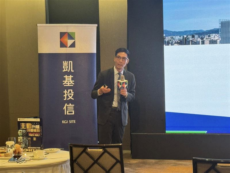 台股衝破4萬點,主動式ETF戰局升溫。凱基逆勢推出首檔「不配息」主動型ETF,發行價10元。主打人機協作精準選股,將股息全數再投入以發揮長期複利效應。此舉打破高股息慣例,力拚在AI多頭行情中創造超額報酬,備受市場關注。(圖/記者師瑞德攝影)