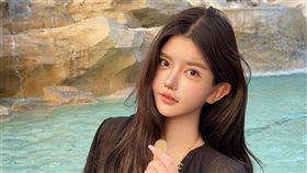 大陸百萬網紅韓安冉，近日在直播中公開評論多名當紅女星外貌變化，甚至替她們排出「整形審美等級榜」，相關言論曝光後瞬間引爆輿論。（圖／翻攝自韓安冉微博）