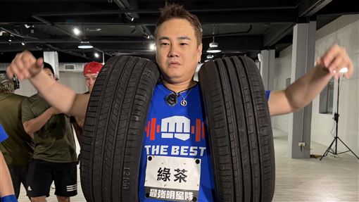 兩代男團開戰亂鬥　男星意外重摔在地