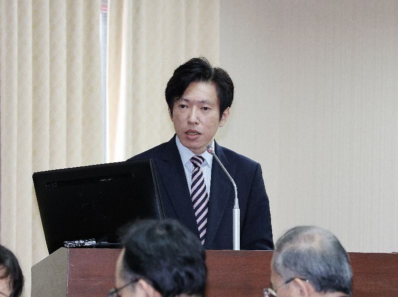 多家醫美診所近期爆出隱藏針孔攝影機涉偷拍風波。行政院秘書長張惇涵說，將研議是否加重刑責。（圖／中央社）