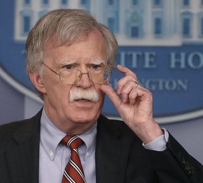 曾在川普第一任期擔任美國國安顧問的波頓(John Bolton)對台立場友善,他曾爆料川普對台灣十分輕視,將之視為中國這張大桌子上的小小馬克筆尖,並警告川普或為達成美中貿易協議而出賣台灣。(圖/翻攝自X平台 @Trump47News)