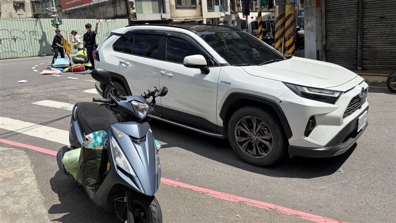 肇事的休旅車。（圖／翻攝畫面）