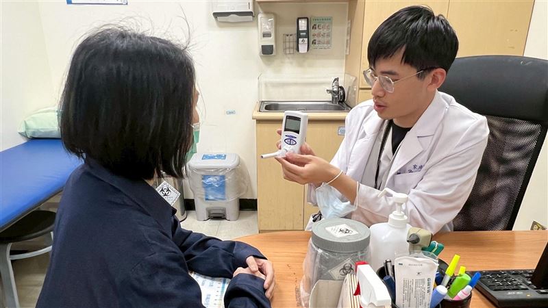 40年老菸槍心梗裝支架 女兒1句話讓她重生