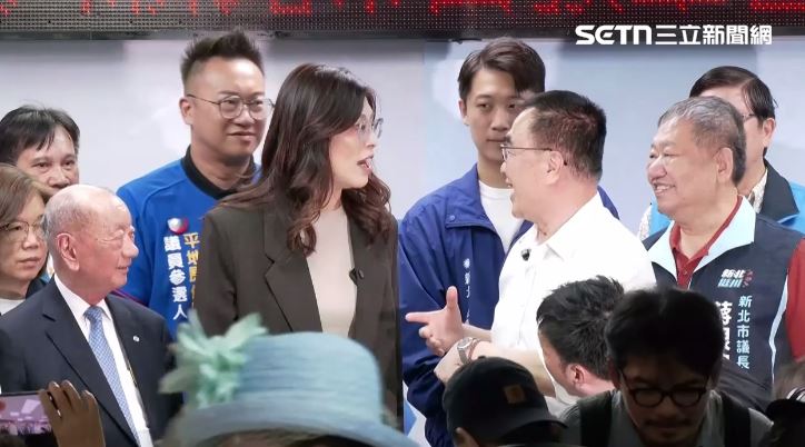 國民黨新北市黨部21日舉辦公教警消挺川大會，李四川與鄭麗文短暫同場不到一分鐘（圖／翻攝畫面）