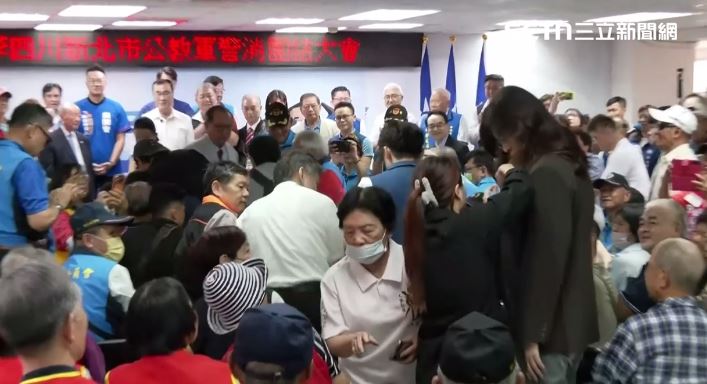 國民黨新北市黨部舉辦公教警消挺川大會，李四川、鄭麗文短暫同場不到一分鐘（圖／翻攝畫面）