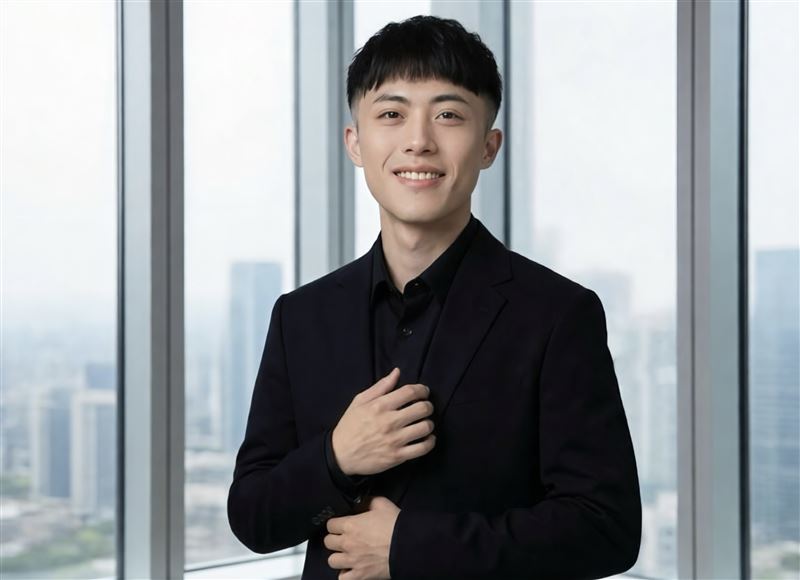 臺灣第一AI特效剪輯師晨益的逆轉人生故事感動全網。曾是知名演員陳昭榮直播員工，北中南學生已經突破8000位，年紀最大84歲。（圖／晨益提供）