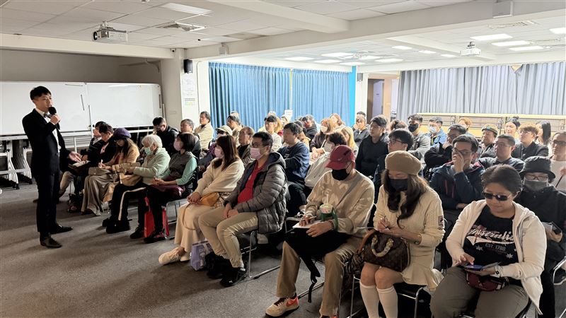 臺灣第一AI特效剪輯師晨益的逆轉人生故事感動全網。曾是知名演員陳昭榮直播員工，北中南學生已經突破8000位，年紀最大84歲。（圖／晨益提供）