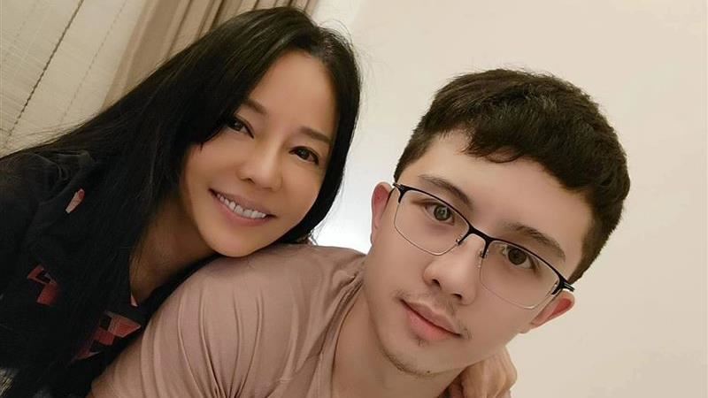 狄鶯直播狂護兒 人氣部落客逆風喊羨慕