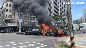 高雄,高雄市,事故,老翁,車輛,火勢,酒駕,車禍,火燒車,楠梓區。（圖／翻攝畫面）
