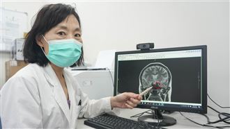 65歲婦複視「疊影」　腦內竟藏2顆大腫瘤