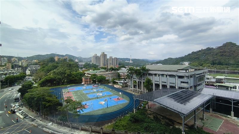台北文山區大樓、華廈或公寓，房價租金比今年都入榜前三名，專家指出，文山區住宅屋齡偏高、租金相對親民，加上交通路網持續完善，成為租屋族青睞區域。（圖／記者陳韋帆攝影）