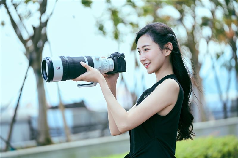 FE 100-400mm F4.5 GM OSS帶來提升約3倍的自動對焦速度,支援更高效的影像創作表現