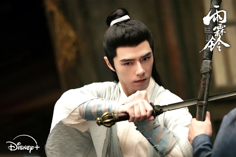 方逸倫心疼楊洋飾演的展昭。(圖/Disney+提供)
