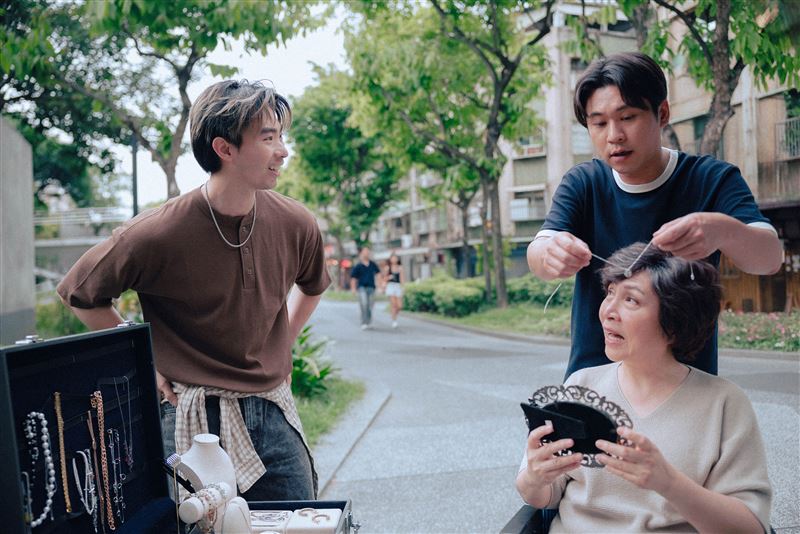 理想混蛋推出新歌。（圖／何樂音樂提供）