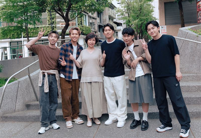 理想混蛋推出新歌。（圖／何樂音樂提供）