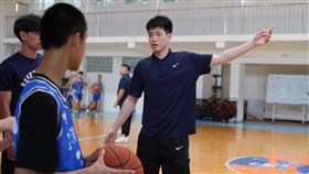 台灣男籃國手林庭謙提醒訓練細節。（圖／啟程國際運動行銷提供） 
