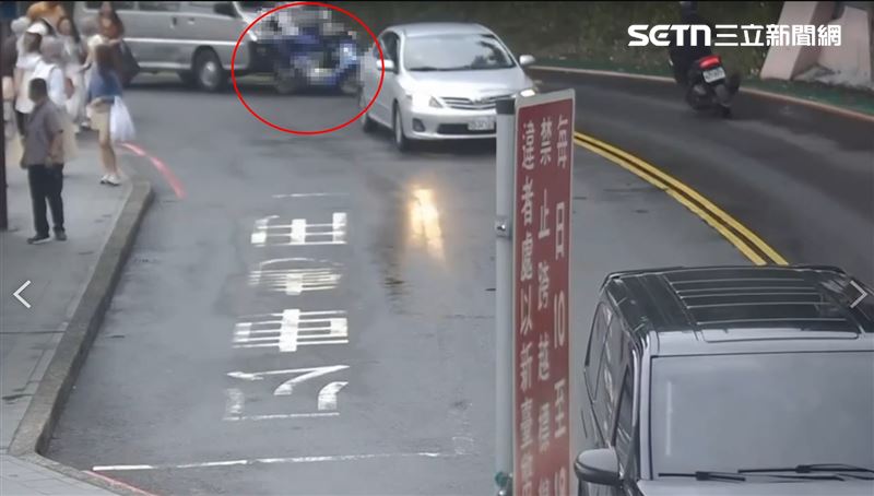 九份死亡車禍驚悚監視器畫面曝光。(圖/翻攝畫面)