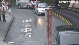 新／九份廂型車撞輾騎士　3秒奪命畫面曝