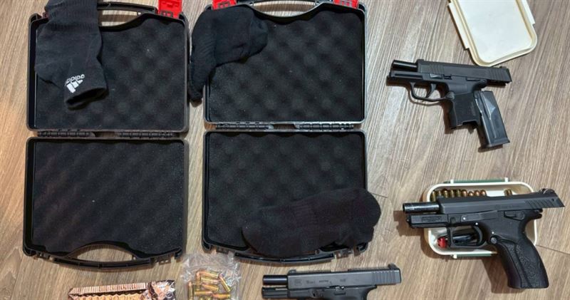 海巡署偵防分署日前破獲北投溫泉區暗藏毒品分裝場，再查扣3把罕見槍枝。（圖／翻攝畫面）