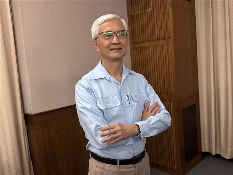 中鋼股東會釋出樂觀訊號，受惠訂單遞延，4月營運見曙光，預告5至7月鋼價漲幅將「更紮實」。面對AI吸金導致股價委屈，董座坦言資金難控，強調「轉型要花錢，公司先賺錢」，將全力衝刺精緻鋼品至12.8%，以基本面迎戰市場變局。（圖／記者師瑞德攝影）