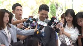 蔣萬安被問到，是否會覺得鄭麗文是票房毒藥？他並沒有回應，只說了「謝謝喔」（圖／翻攝畫面）