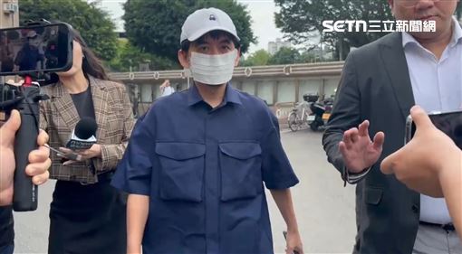 黃子佼涉肇逃出庭！見媒體快步衝進法院