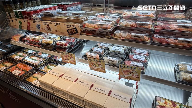 壽司郎外帶店主打「現場製作」和「立食」2大優勢。(圖／記者賴俊佑攝影）