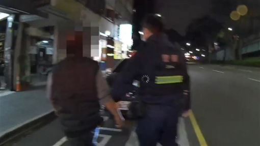 通緝犯違停被取締裝失憶　太淡定露餡被逮