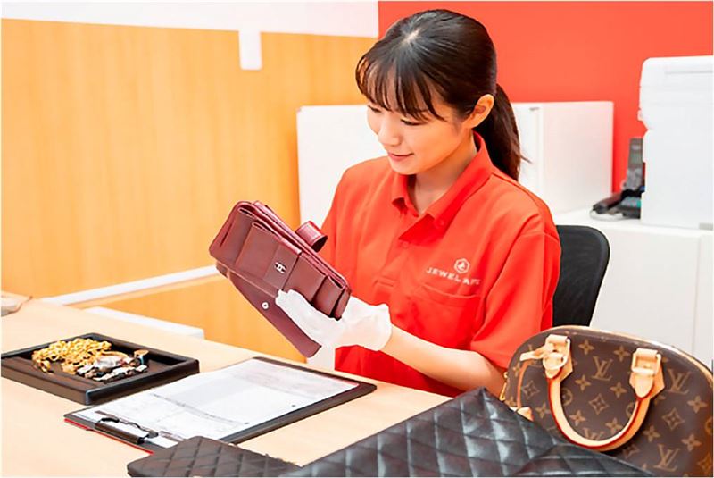在台經營15年以上的JEWEL CAFE 桂麗金，近年便積極拓展多元收購服務，涵蓋黃金、K金、鑽石、品牌珠寶、精品包與名錶等品項。（圖／JEWEL CAFE桂麗金提供）