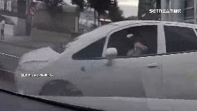 逼車還扔物1200