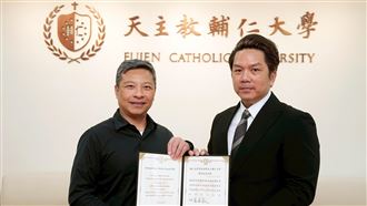 周思齊獲輔大傑出校友　回饋50萬元買球棒