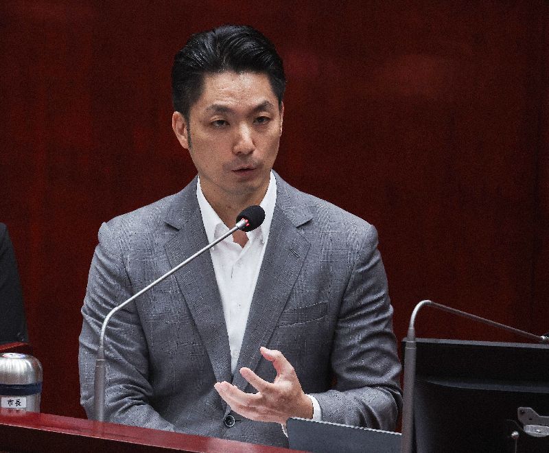 台北市長蔣萬安（圖）22日列席台北市議會進行專案報告。蔣萬安表示社子島細部計畫修訂案近期將送內政部土徵小組審議，估最快今年底或明年上半年，只要內政部土徵小組審議通過，市府就可正式公布實施區段徵收