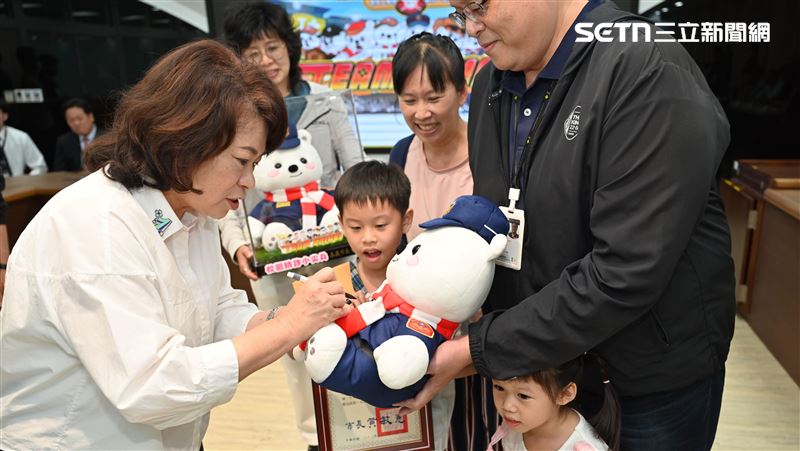 嘉義首創防詐任務破5萬筆 黃敏惠表揚6校