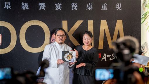 「賤兔主廚」金度潤來台下麵！她驚喜現身
