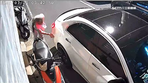 獨／賓士撞2機車　駕駛只看自己車肇逃