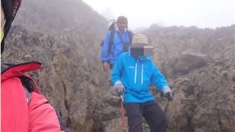 玉山後四峰寒夜求生！73歲翁靠意志撐過