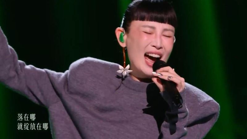 魏如萱《歌手》開唱 震驚全網:像跟彈簧
