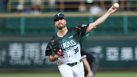 台鋼雄鷹先發投手艾速特繳出7局1失分好投。（圖／台鋼雄鷹提供） 