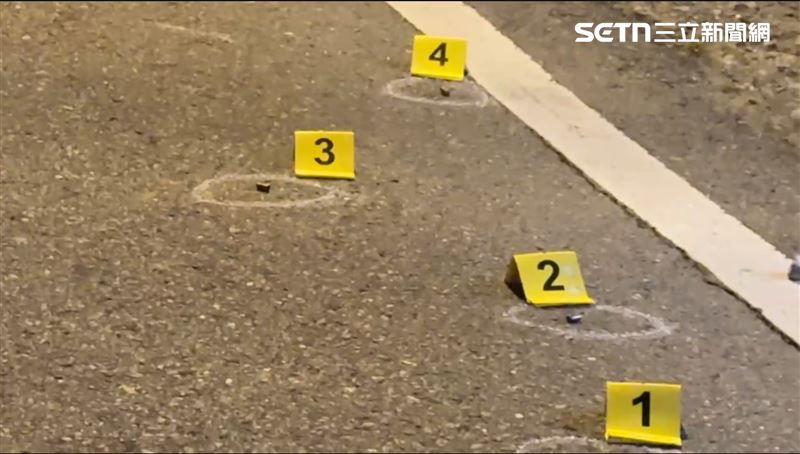 羅東員警連開11槍圍捕嫌犯,地上留下彈殼。(圖/記者黃國瑞攝影)
