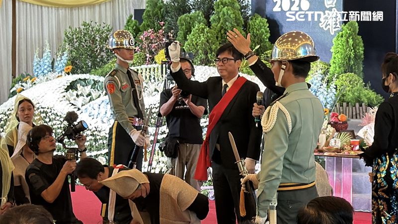 陳其邁擔任點主官，同時頒發褒揚令。（圖／記者簡榮良攝影）