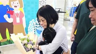 父入獄母病逝！寄養媽顧7年…女童有家了