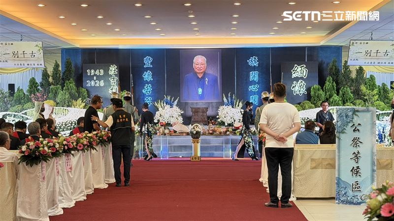 莊吉雄告別式場面隆重浩大，悼念者來自士農工商。（圖／記者簡榮良攝影）