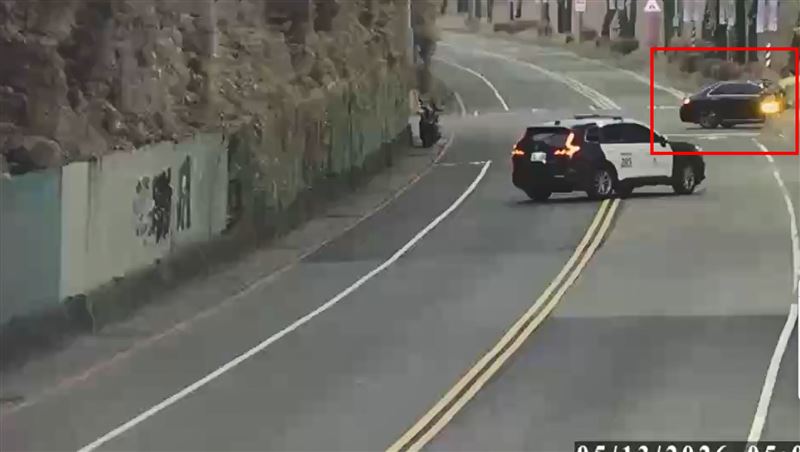 警方獲報到場。(圖/翻攝畫面)