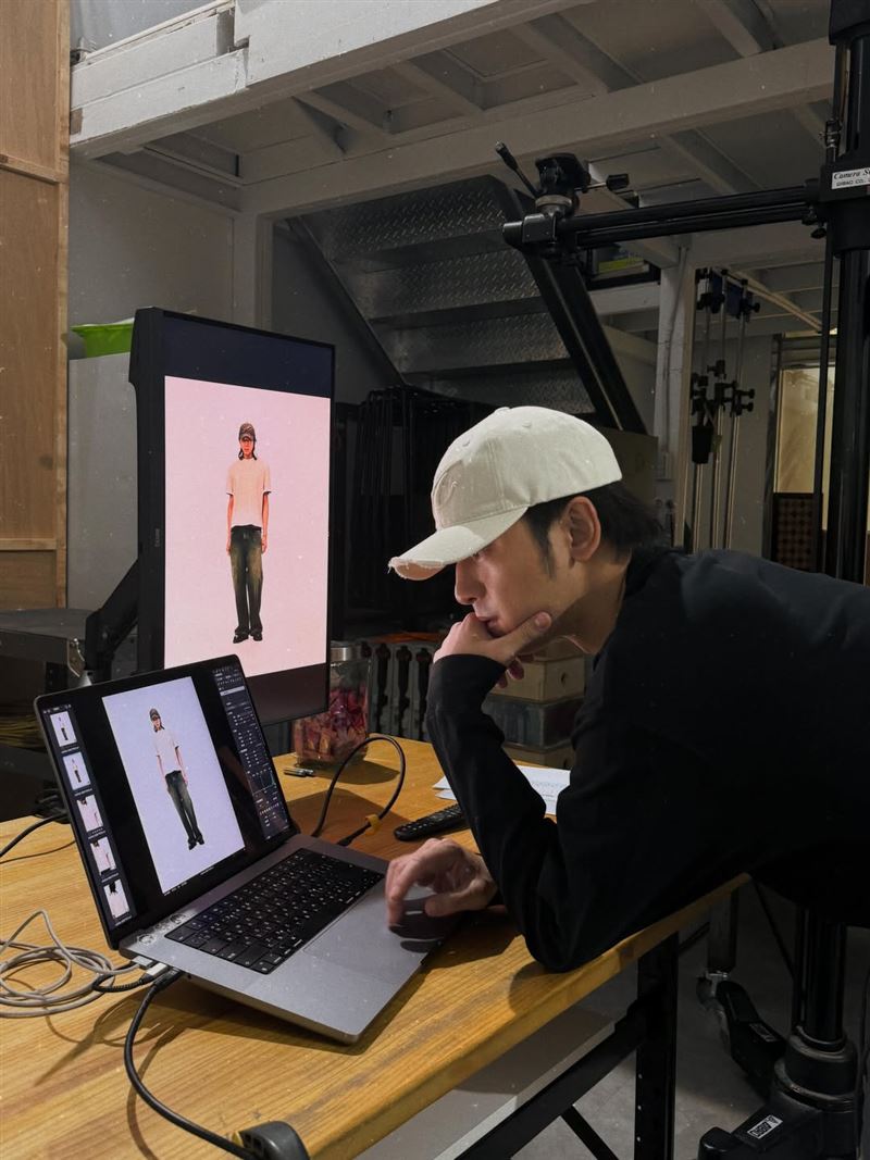 陳柏霖深夜發出工作照。(圖/翻攝自IG @chenbolin)