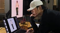 陳柏霖深夜再發黑白照　罕見曝光日常