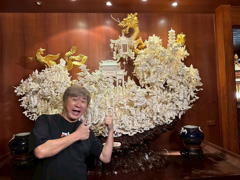 胡瓜到神祕地標「阿拉伯宮」一探究竟。（圖／《下面一位》提供）